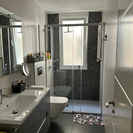 Lianegm Kwatera prywatna *